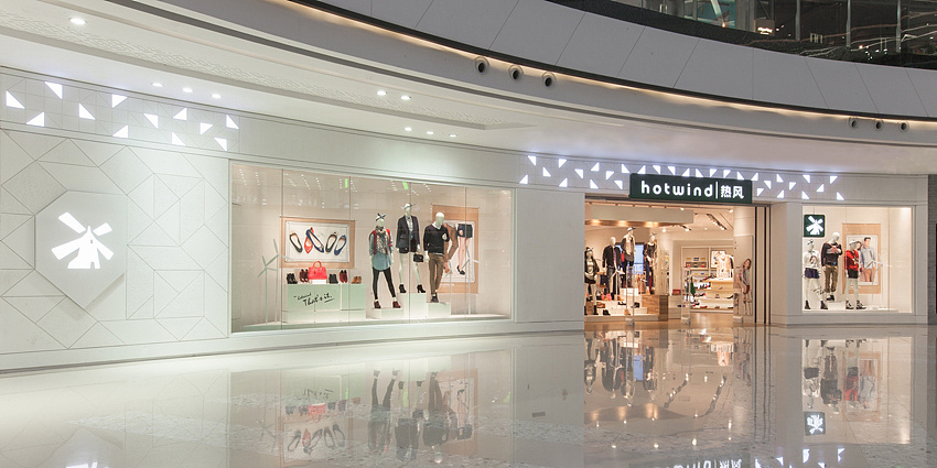 320平米商場(chǎng)服飾專(zhuān)賣(mài)店裝修效果圖