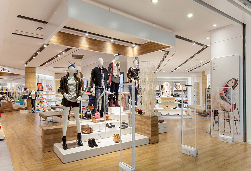 320平米商場(chǎng)服飾專(zhuān)賣(mài)店裝修效果圖