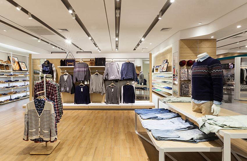 320平米商場(chǎng)服飾專(zhuān)賣(mài)店裝修效果圖