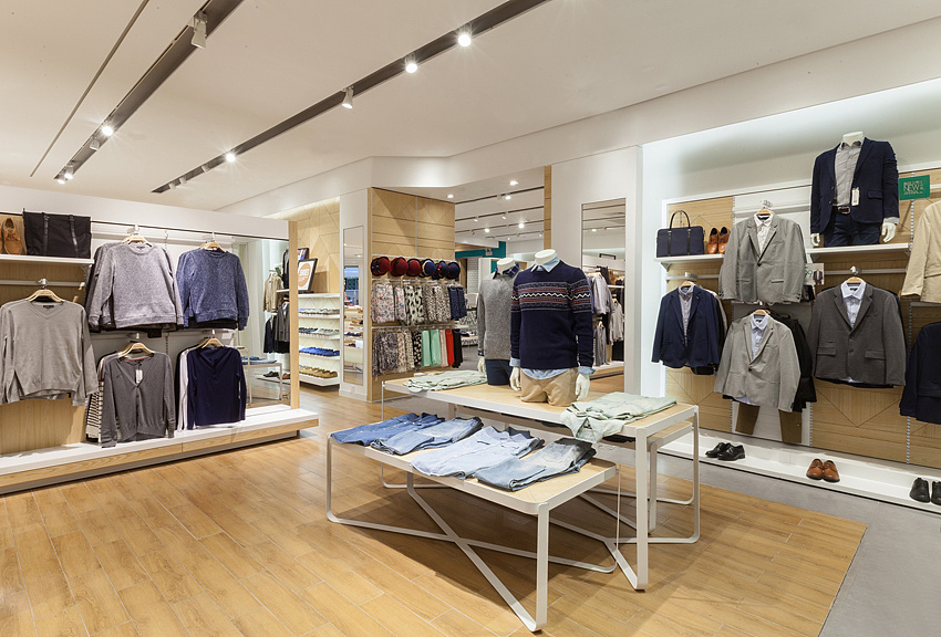 320平米商場(chǎng)服飾專(zhuān)賣(mài)店裝修效果圖