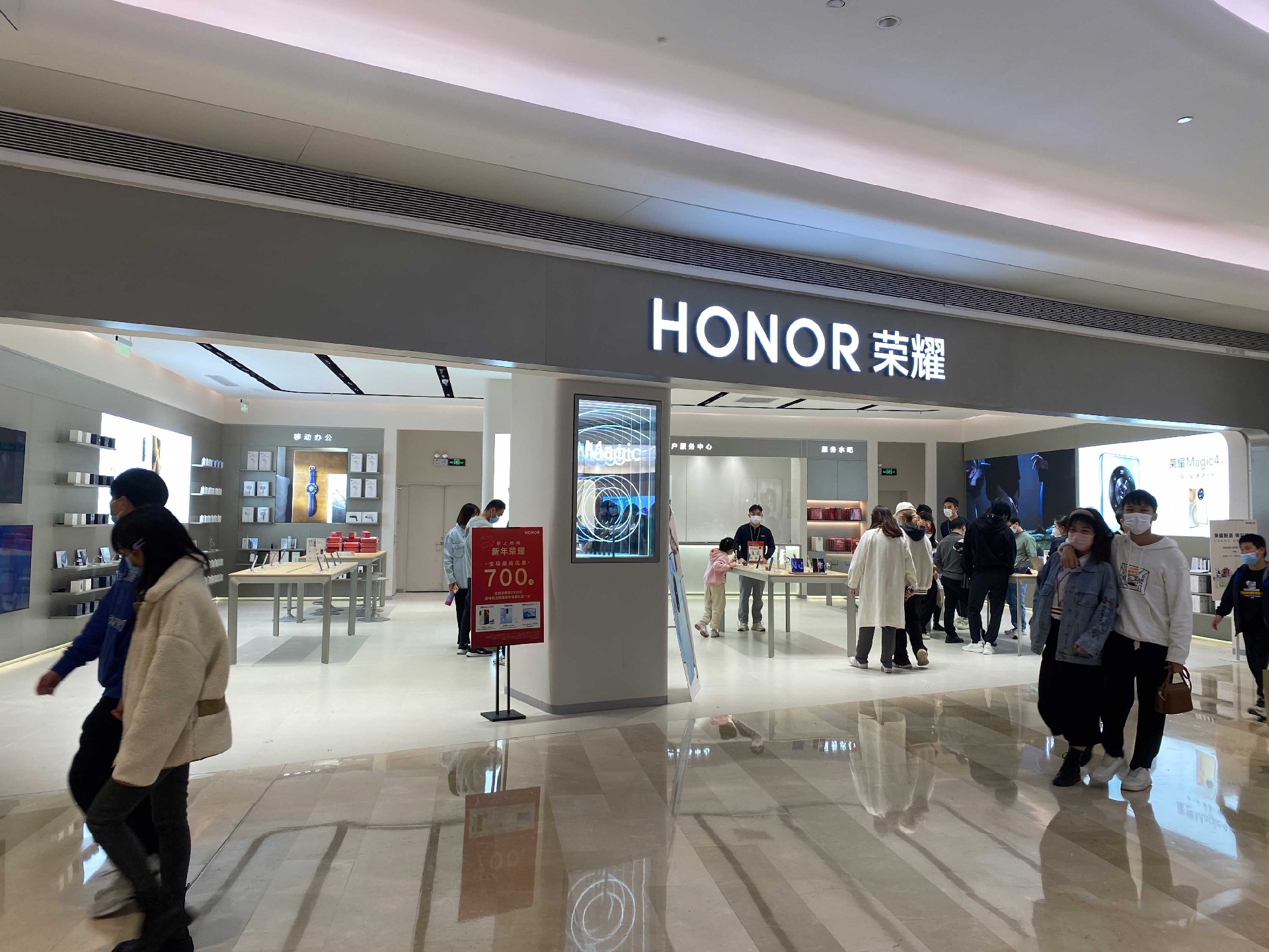 280㎡榮耀手機授權(quán)體驗店裝修實景案例