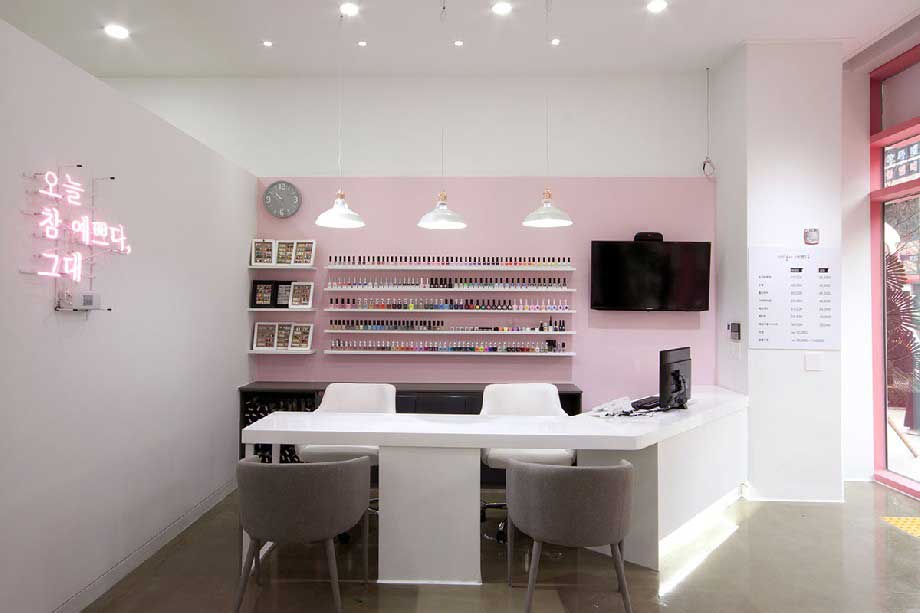 35㎡時尚美甲店裝修設(shè)計(jì)