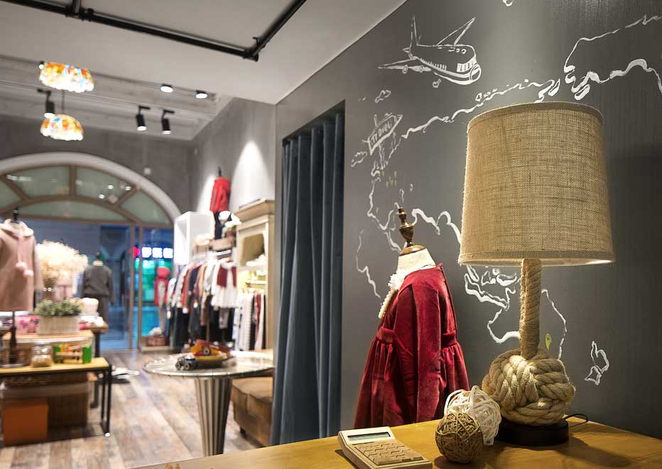 65平米童裝店鋪裝修設(shè)計實景圖