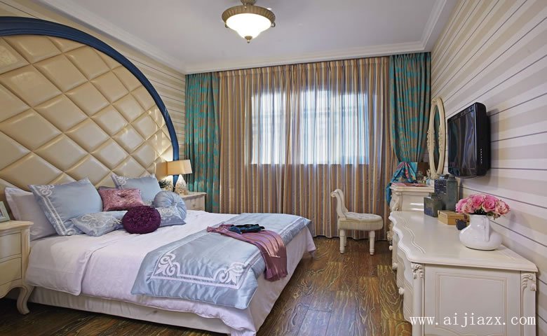舒適的地中海風(fēng)格臥室裝修效果圖