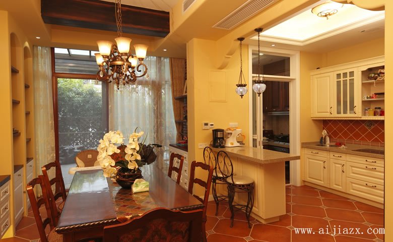  懷舊情調(diào)的地中海風格大戶型餐廳裝修效果圖