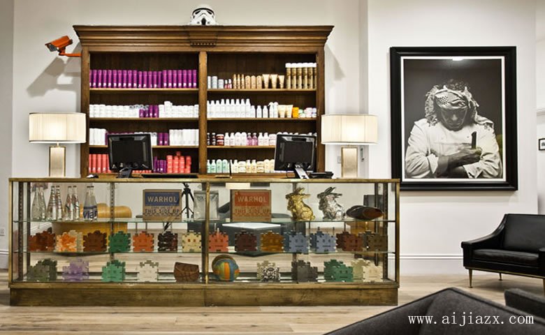 簡單大方的美發(fā)店鋪前臺(tái)裝修效果圖